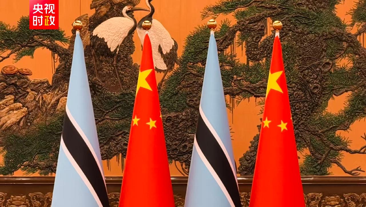 President Xi holds talks with Botswana's president - CGTN