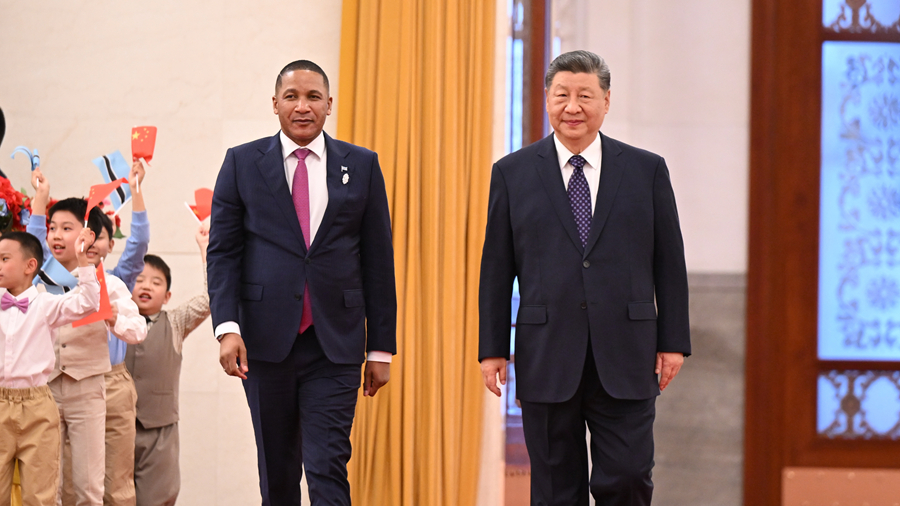 President Xi holds talks with Botswana's president