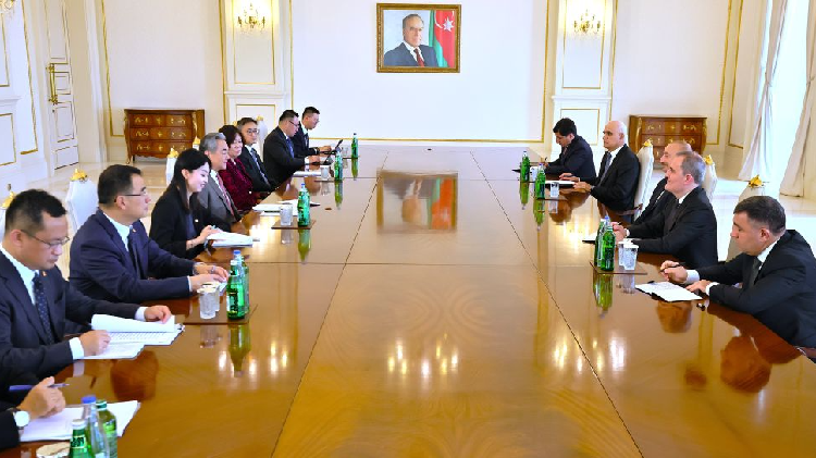 Azerbaijani president meets Chinese FM in Baku