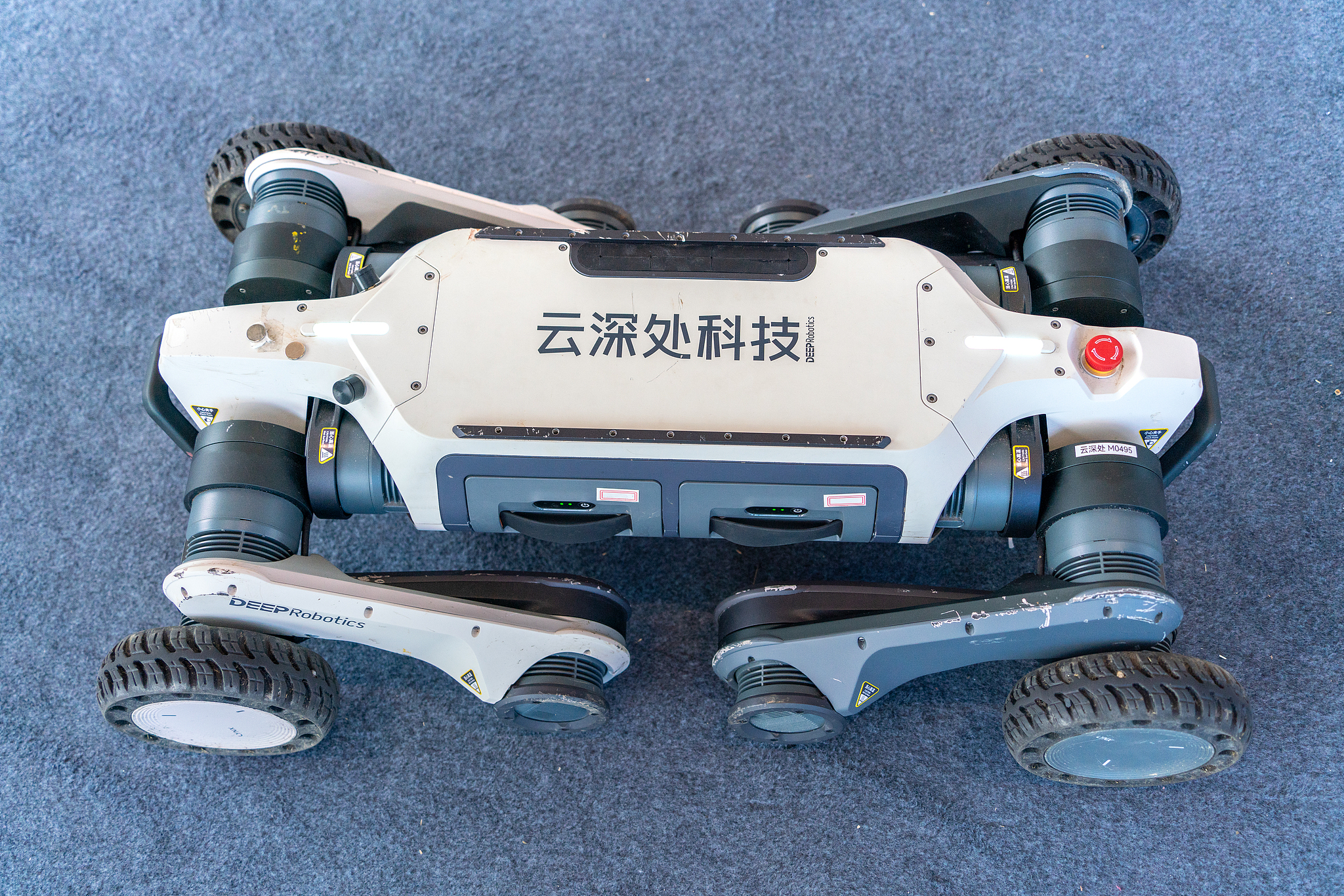 A Lynx M20 robot is displayed at the 10th Silk Road International Expo in Xi'an, Shaanxi Province, northwest China, May 22, 2026. /VCG