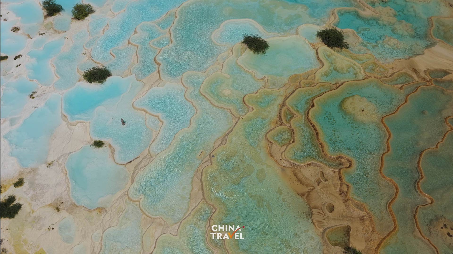 Stretching along the border between Sichuan and Gansu provinces, the Minshan Mountains are known for their towering peaks and snow-covered slopes. /CGTN