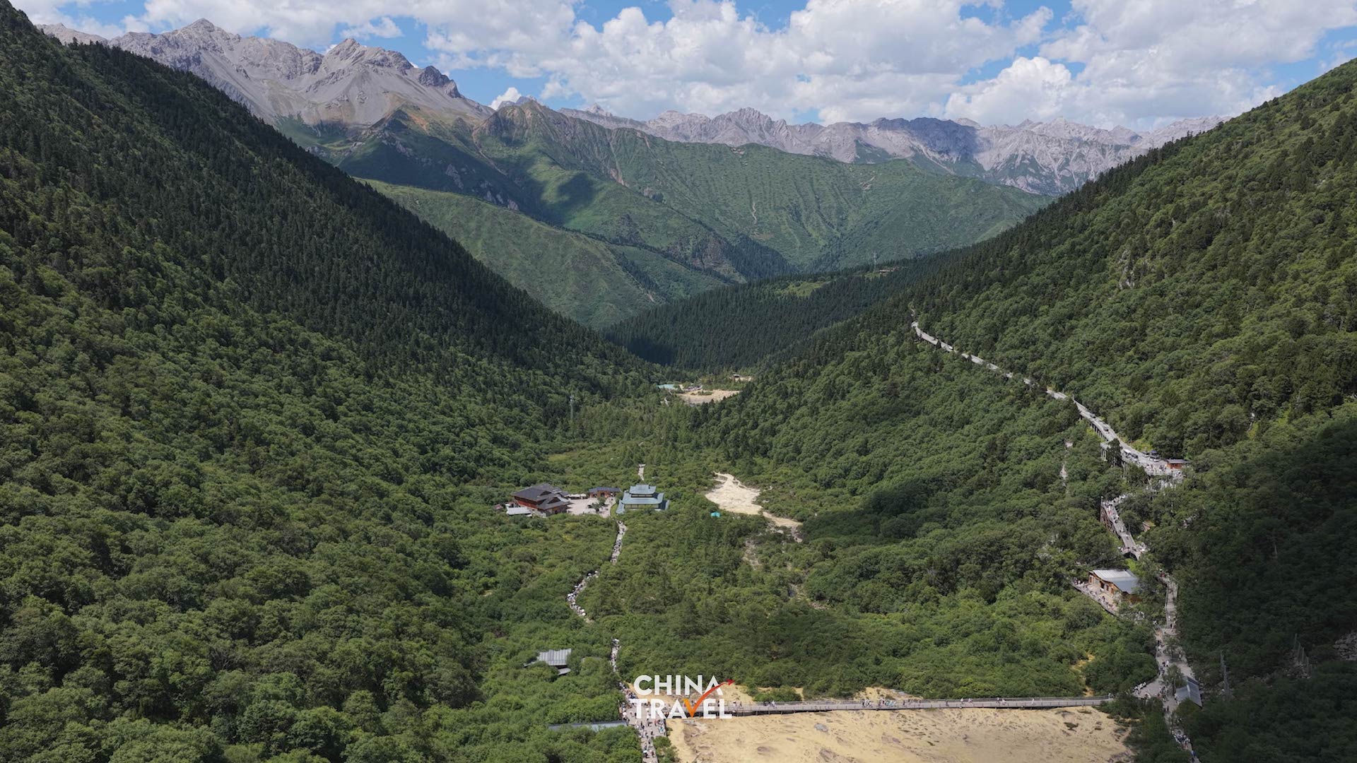 Stretching along the border between Sichuan and Gansu provinces, the Minshan Mountains are known for their towering peaks and snow-covered slopes. /CGTN