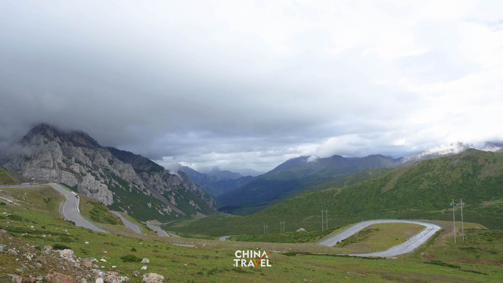 Stretching along the border between Sichuan and Gansu provinces, the Minshan Mountains are known for their towering peaks and snow-covered slopes. /CGTN