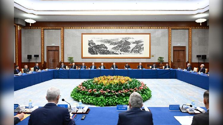 Chinese vice premier discusses AI with Tsinghua SEM advisory board
