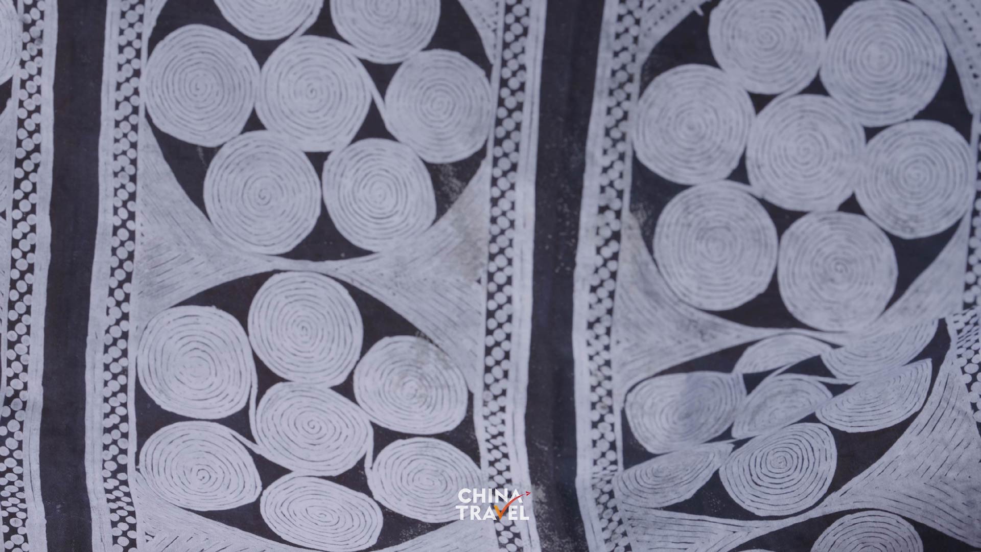 A view of the whirlpool design in Bouyei batik. /CGTN