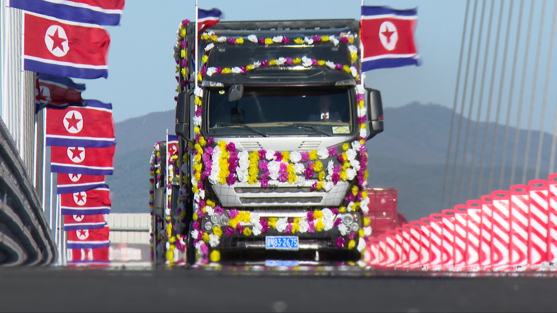 Flower-decorated trucks are the first batch to roll across this newly opened bridge on October 15, 2026. /CGTN