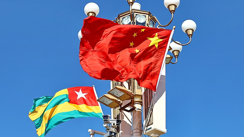 Premier Li holds talks with president of Council of Togolese Republic