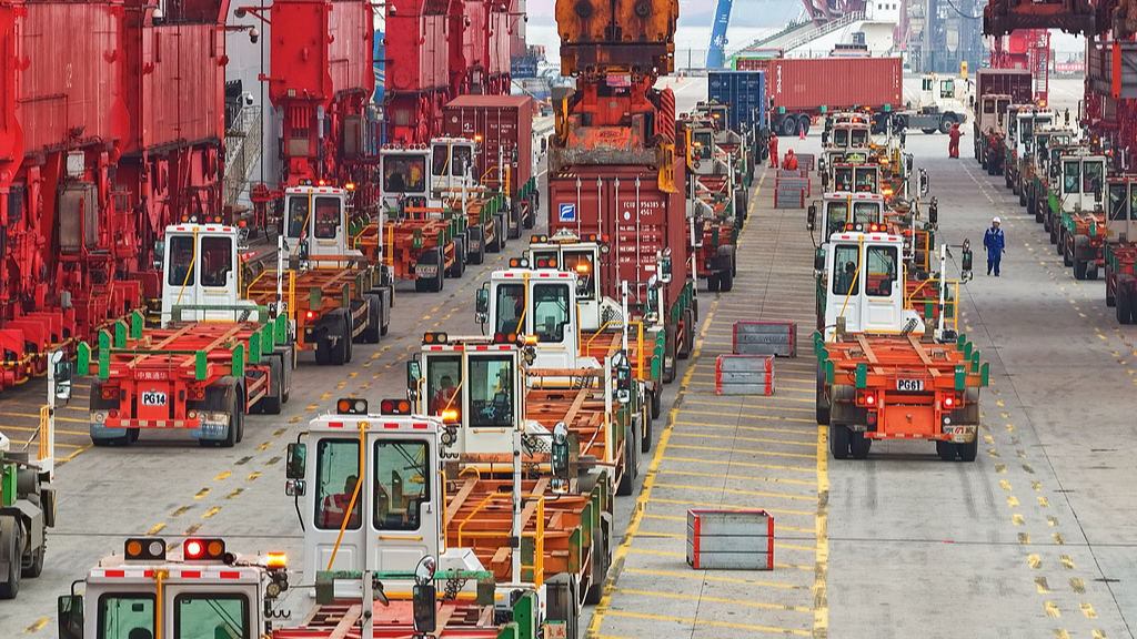 The first batch of exhibits for the ninth China International Import Expo (CIIE) cleared customs and entered China from Shanghai ports on October 12, 2026. /VCG