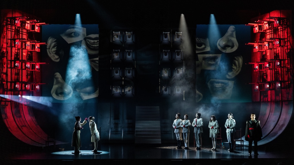A stage photo from the musical Jane Eyre. /Original Chinese Musical Jane Eyre