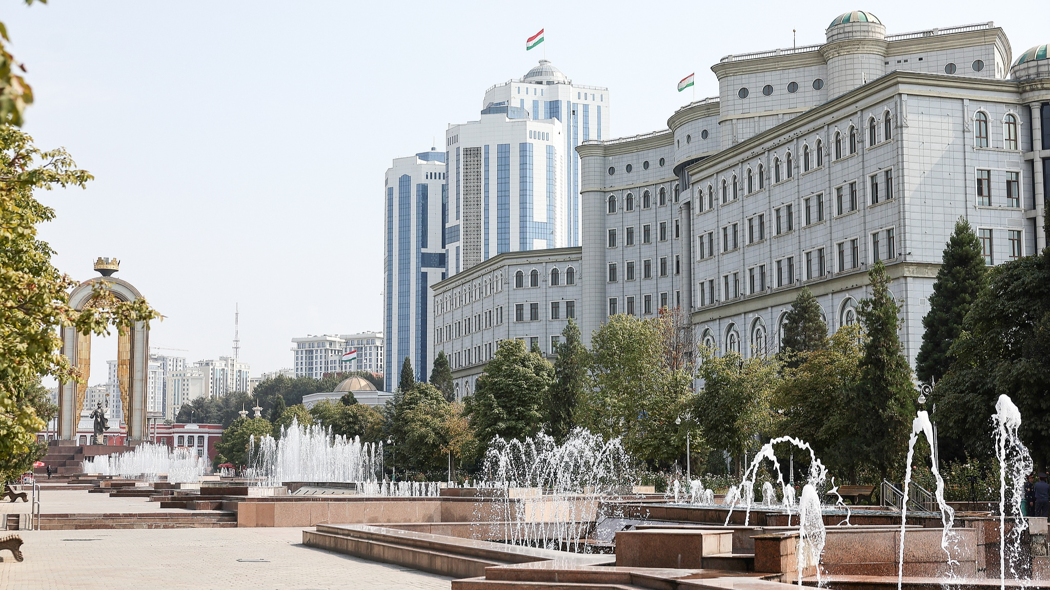Chinese premier arrives in Tajikistan for official visit, SCO meeting