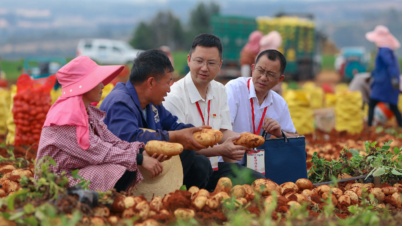 How does China measure government performance?