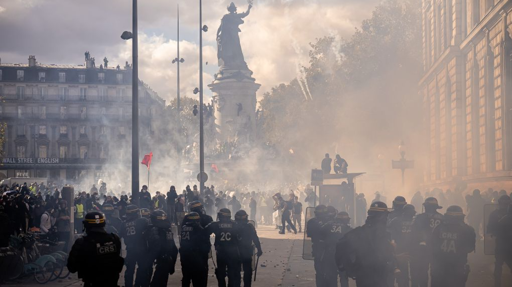 Demonstrators face off with law enforcement officers during a protest in Paris, France, October 17, 2026. /Xinhua
