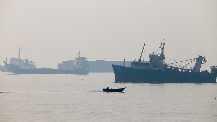 Tanker explodes in Strait of Hormuz as Saudi-Houthi clashes continue