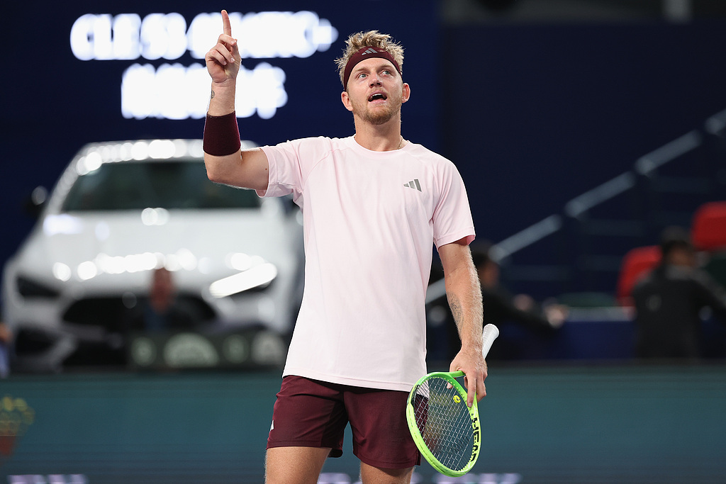 Alejandro Davidovich Fokina of Spain celebrates victory following his Shanghai Masters men's singles semifinal match against Alexander Zverev of Germany at the Qi Zhong Tennis Centre in Shanghai, China, October 17, 2026. /VCG