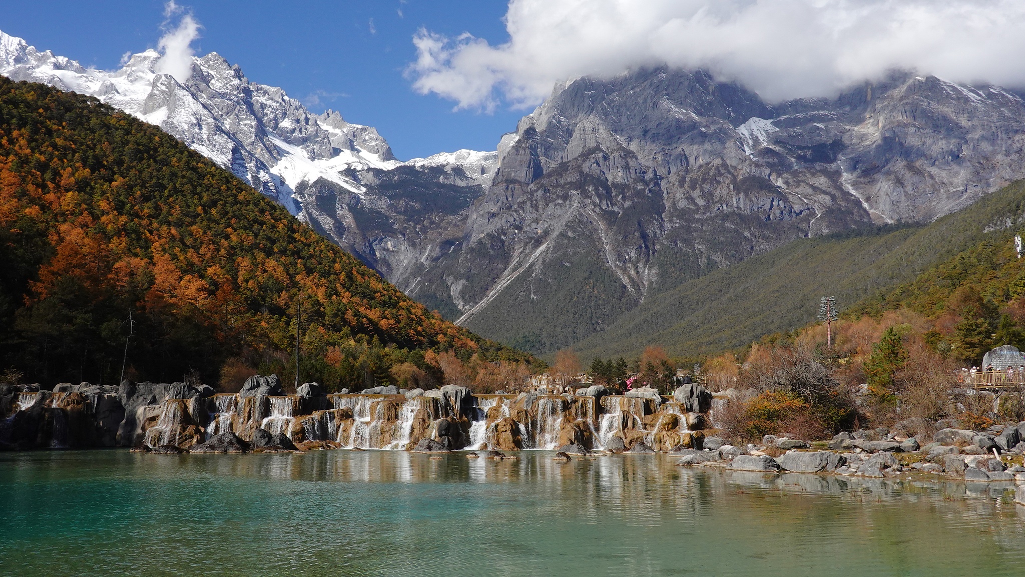Live: Stunning waterfalls beneath Yulong Snow Mountain in Yunnan