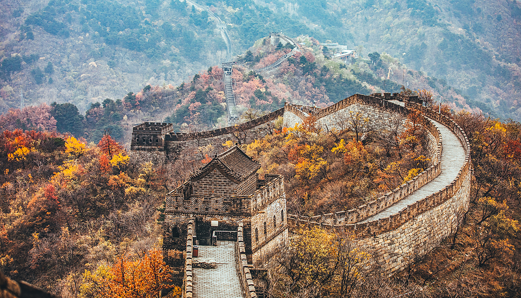 An autumn view of the Mutianyu Great Wall in northern Beijing, China. /VCG