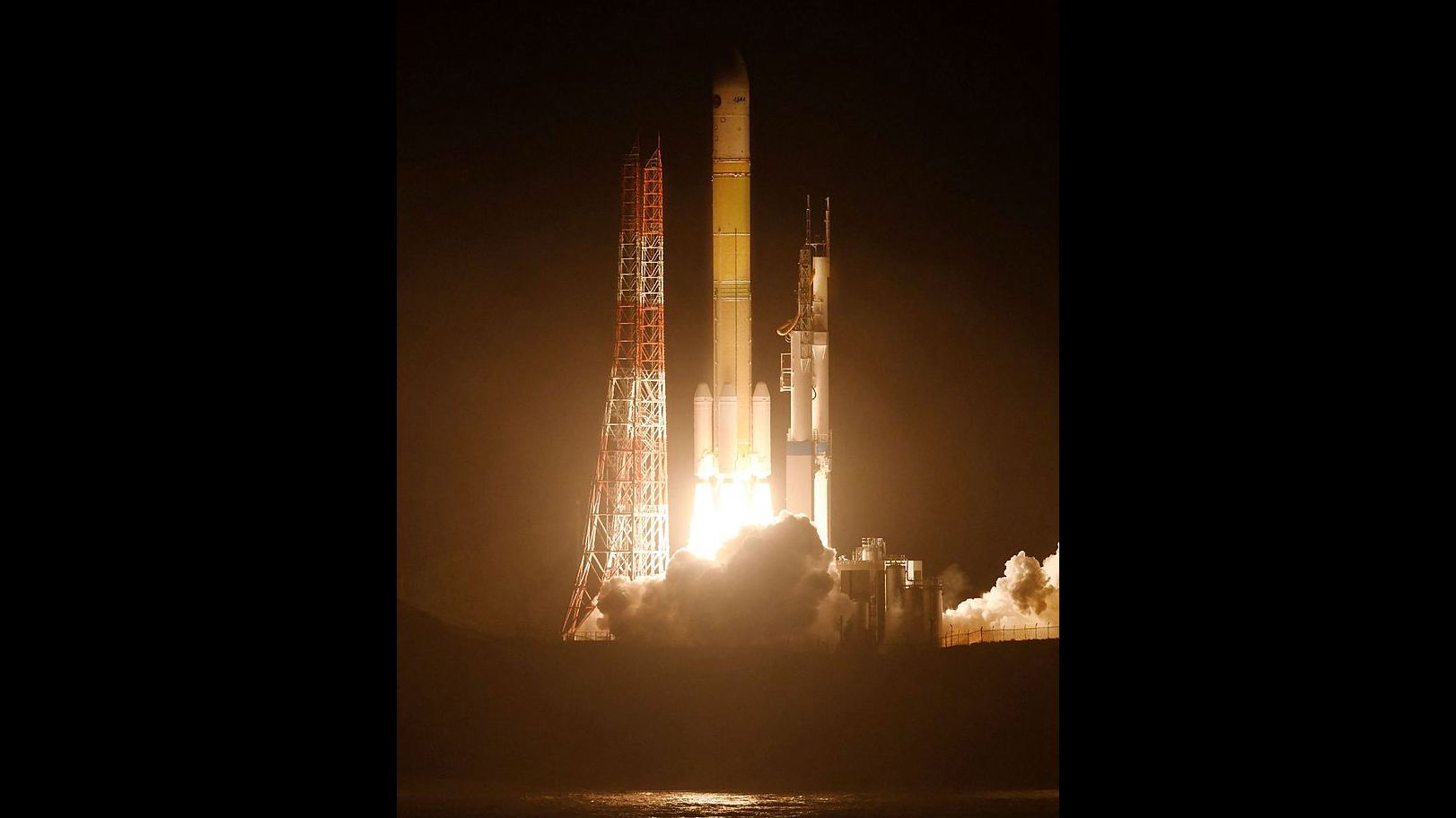 Japan launches mission to return samples from Mars moon
