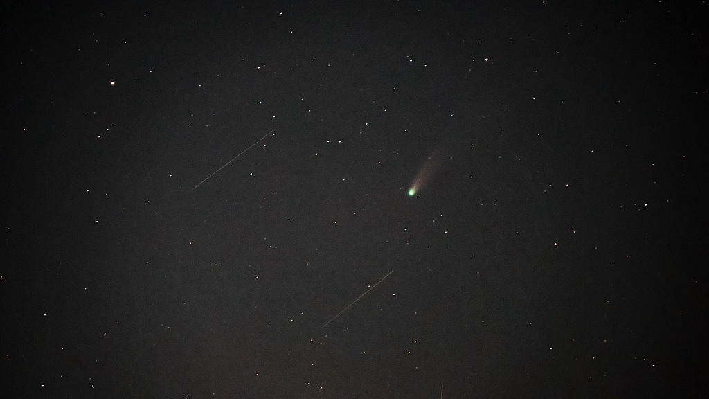 The Comet C/2025 A6 (Lemmon) is visible over the Kuialnyk Estuary in Odesa, Ukraine, during the night of the Orionids meteor shower, October 21, 2025. /VCG
