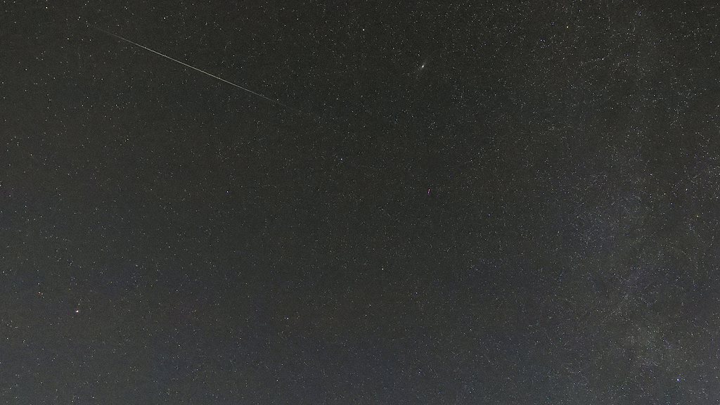 The Orionid meteor shower streaks across the night sky in Dezhou, east China's Shandong Province, October 21, 2025. /VCG