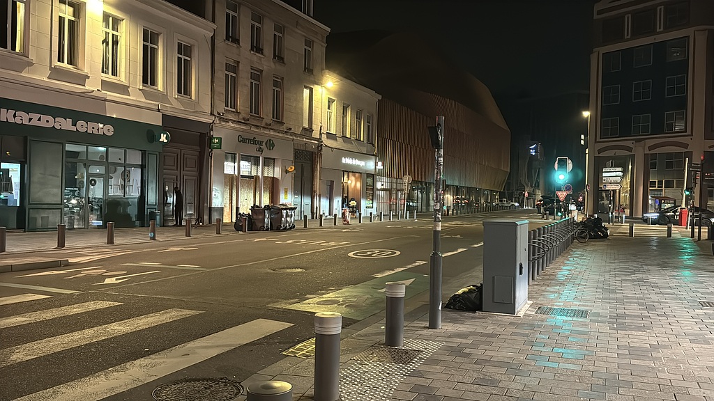 A view of a street during a partial curfew imposed following violence and looting during nationwide weekend demonstrations, Lille, France, October 19, 2026. /VCG