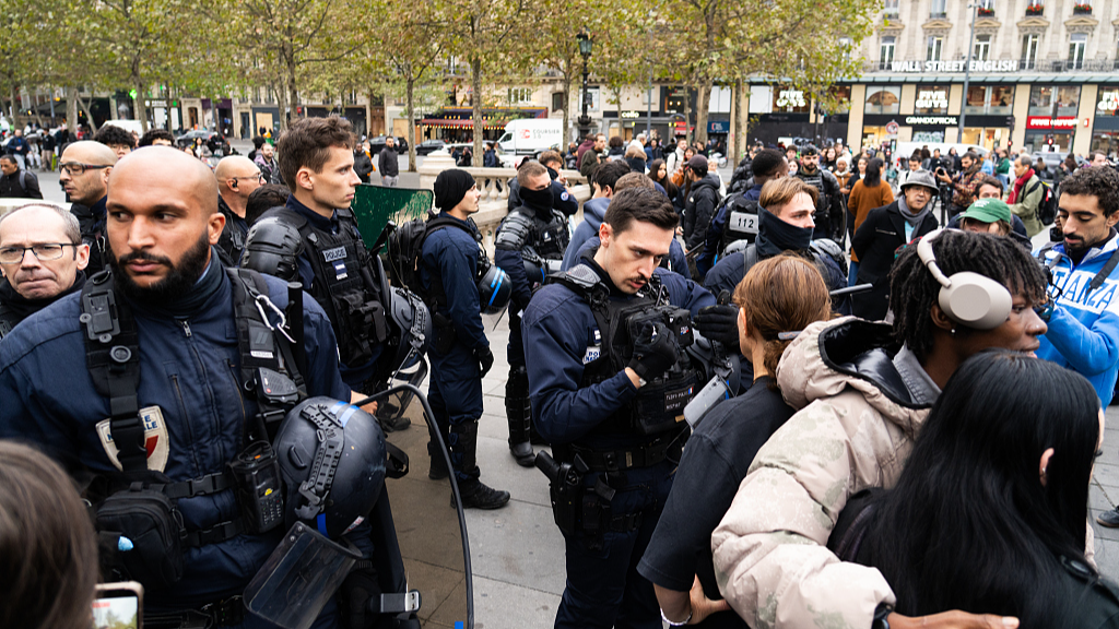 Police presence at Place de la République in Paris to prevent renewed tensions caused by unauthorized gatherings, Paris, France, October 19, 2026. /VCG
