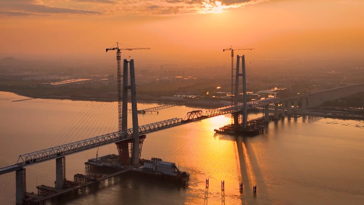 World's longest cross-sea railway bridge advances across Hangzhou Bay ...