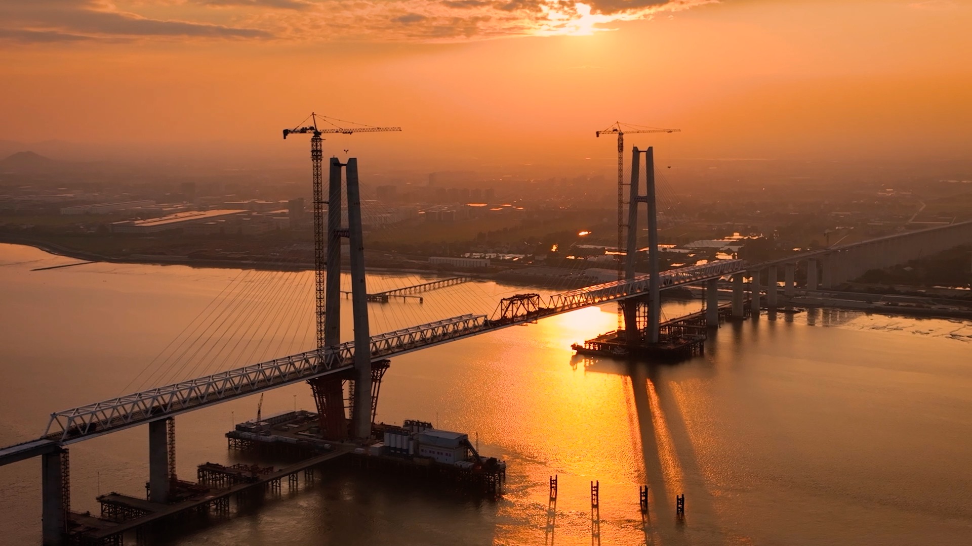 World's longest cross-sea railway bridge advances across Hangzhou Bay
