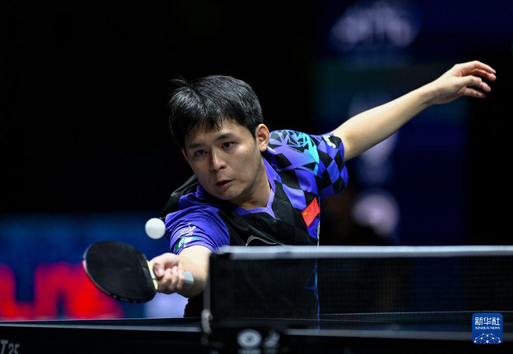 China's Lin Shidong hits a shot against Iran's Benyamin Faraji during their match in the men's team quarterfinals at the Asian Table Tennis Championships in Tashkent, Uzbekistan, October 21, 2026. /Xinhua