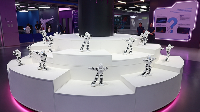 Robots dancing at the at the Fangchenggang Artificial Intelligence Science and Technology Innovation Education Base in Fangchenggang, China's Guangxi Zhuang Autonomous Region, on October 17, 2026. /VCG