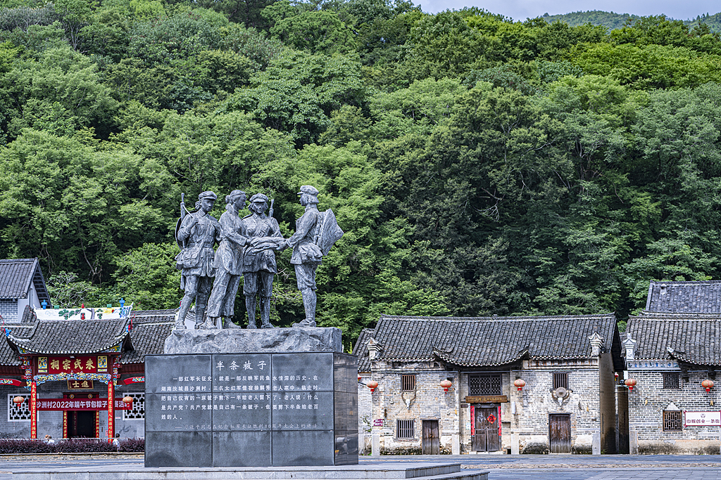 A statue tells the story of 