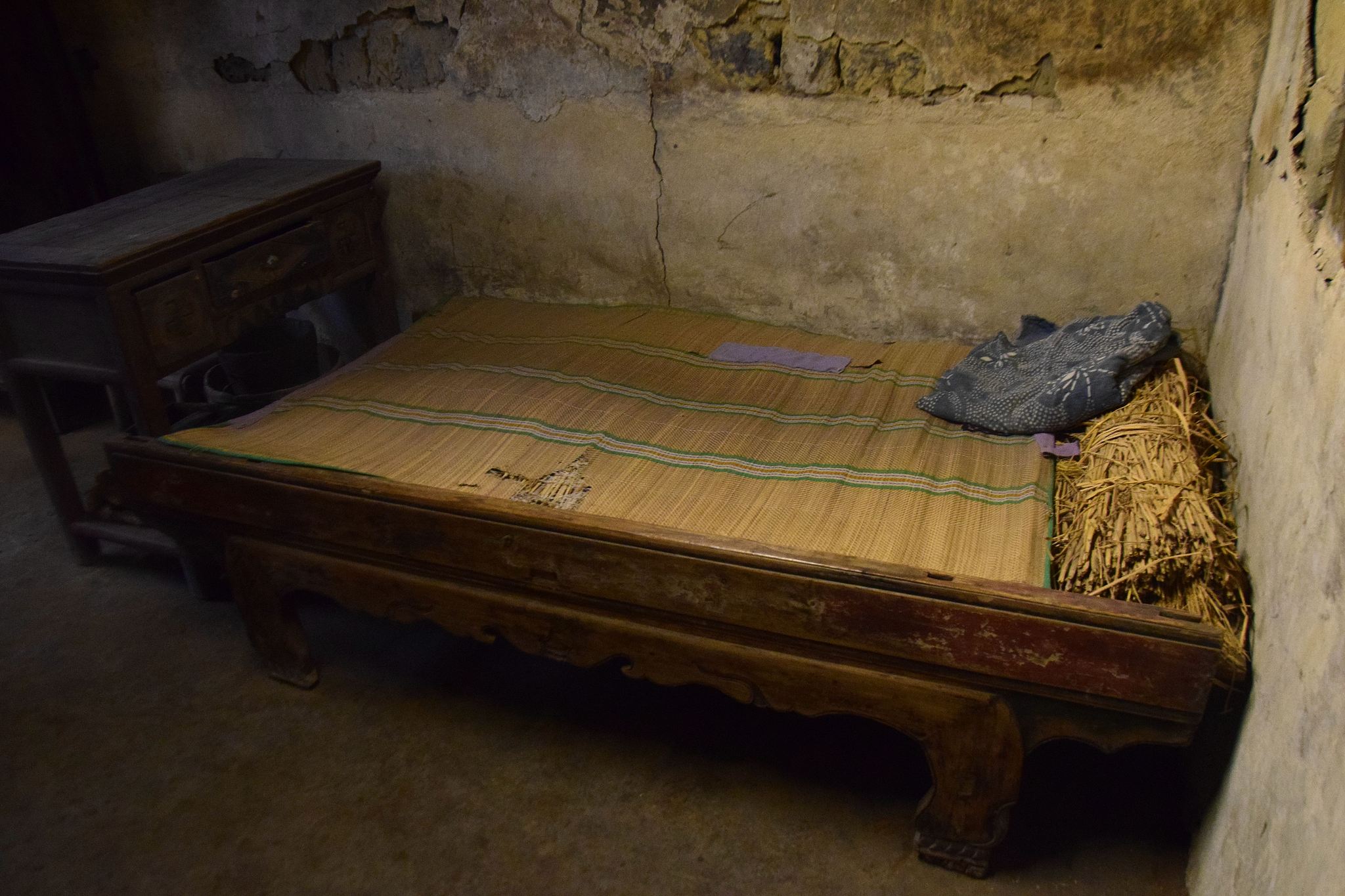 The bed the three female Red Army soldiers shared with Xu Jiexiu, a local in Shazhou, Hunan Province, central China, July 18, 2017. /CFP