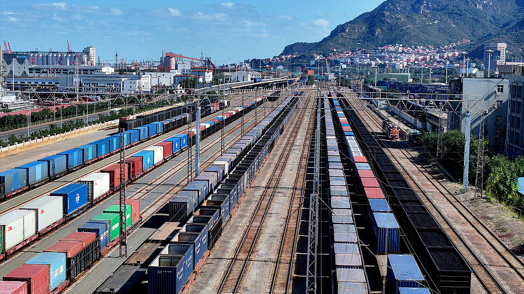 China-Europe freight trains wait to depart from Lianyungang Port, Lianyungang City, east China's Jiangsu Province, October 22, 2026. /VCG