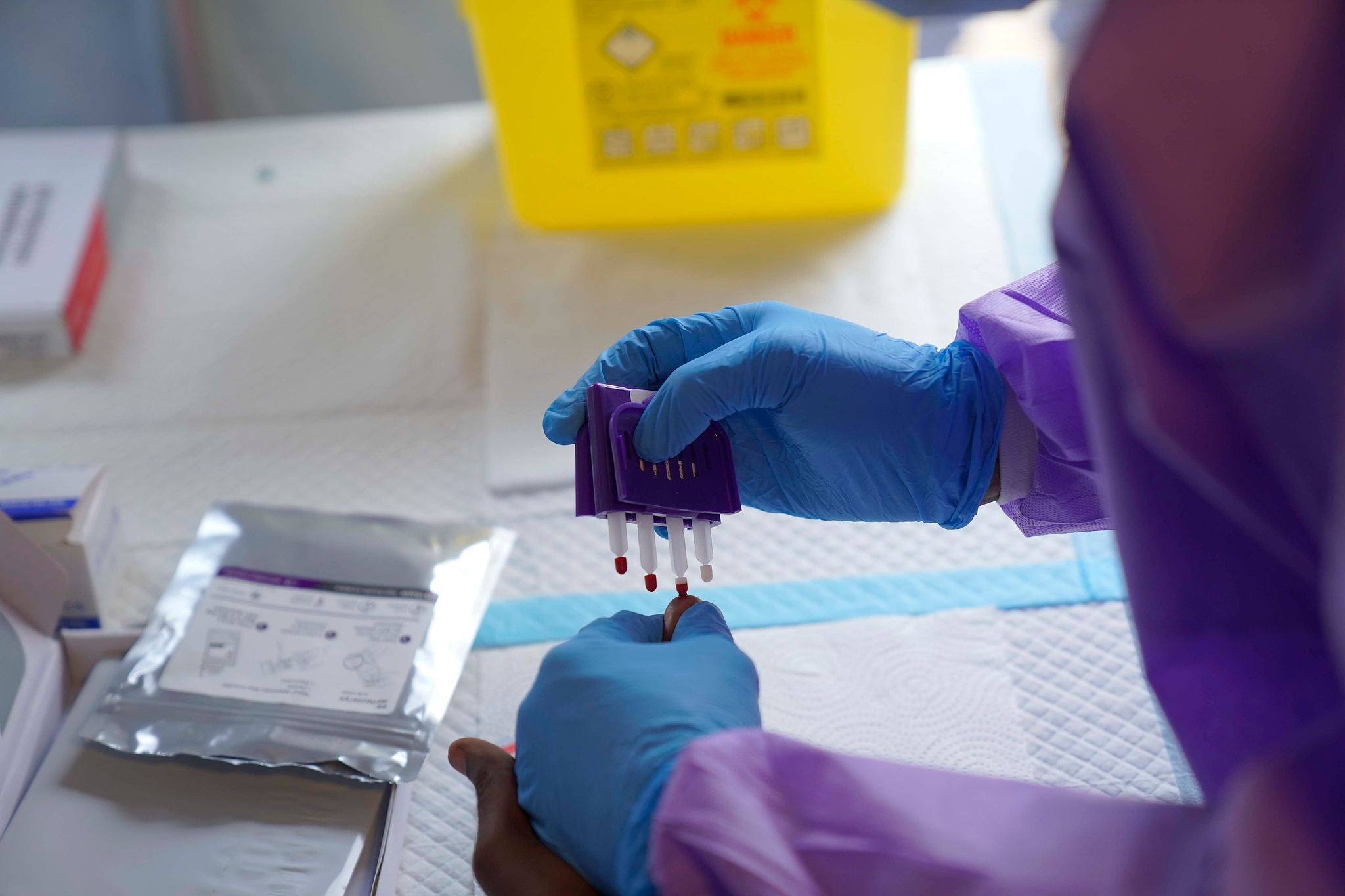 A health worker collects a blood sample from a patient before administering a dose of the Tumaini vaccine against Ebola virus in Ituri Province in the Democratic Republic of the Congo (DRC), October 23, 2026. /VCG