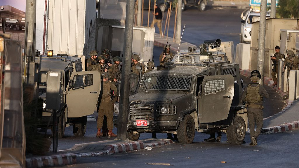 Israeli forces deploy at the scene following an exchange of fire with two armed Palestinian men at the northern checkpoint of Hebron in the Israeli-occupied West Bank, October 23, 2026. /VCG