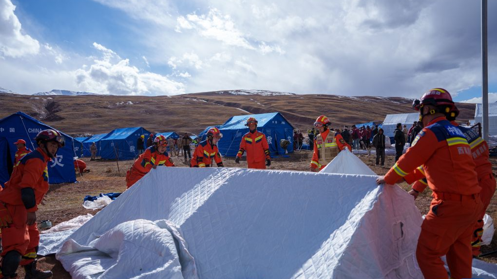 Firefighters set up tents in a village in Maru Township, Baqen County, Nagqu City, southwest China's Xizang Autonomous Region, October 23, 2026. /Xinhua