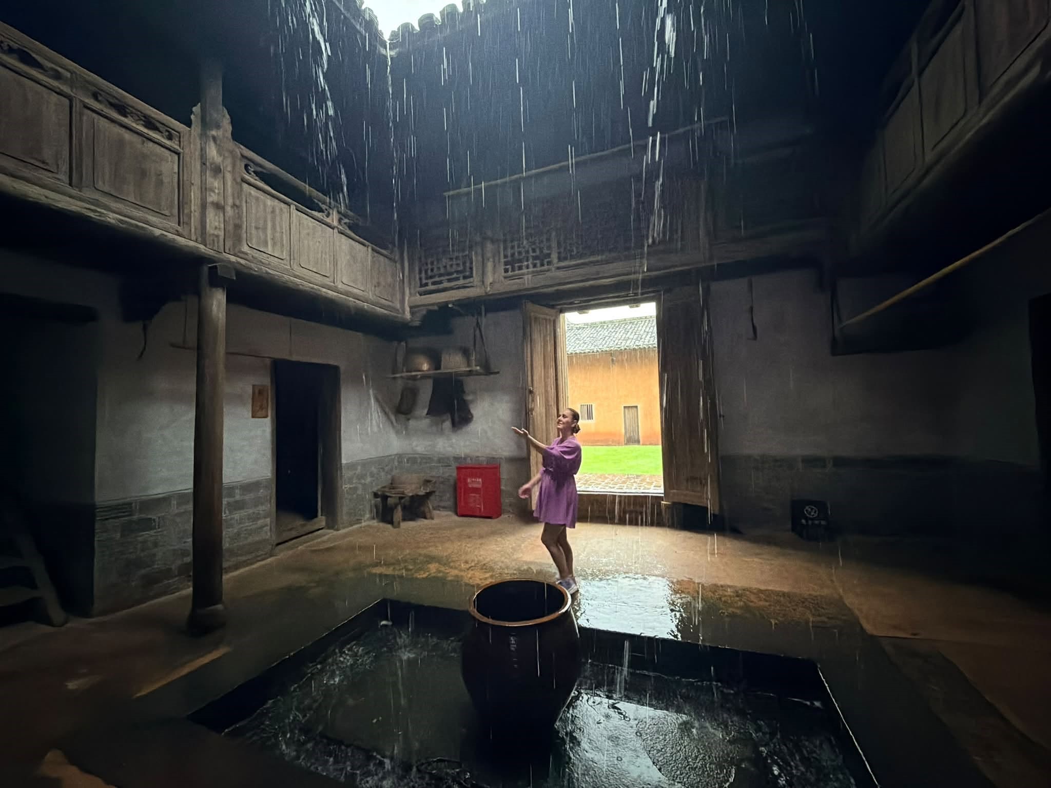 Ioana Gomoi visits Mao Zedong’s former residence in Yeping Village, Ruijin, east China’s Jiangxi Province. /CGTN