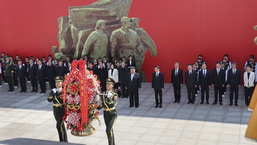 Wang Huning accompanies DPRK top leader on visit to border city