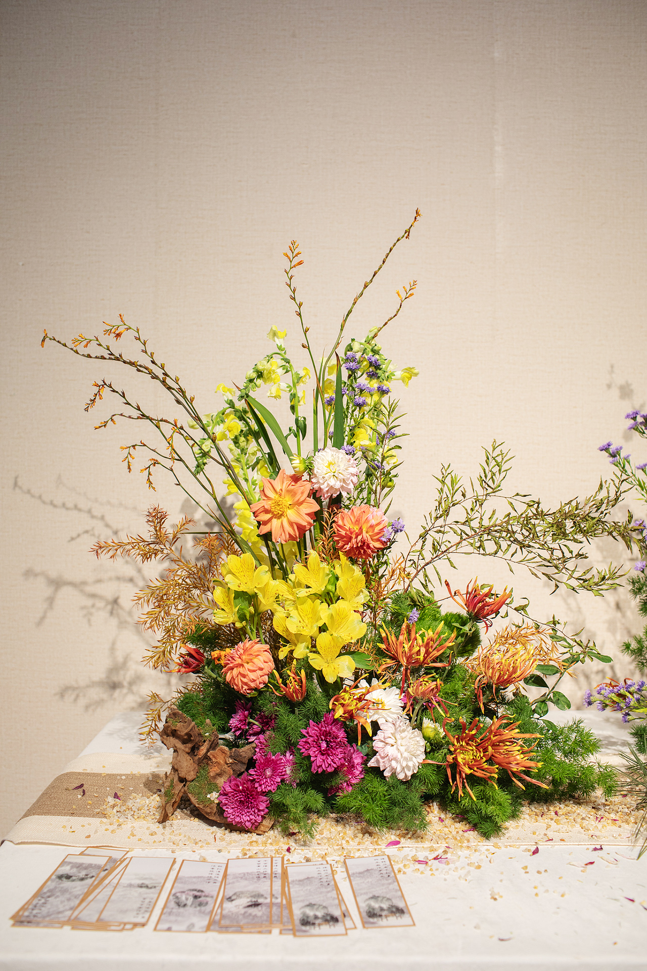 A chrysanthemum-themed floral arrangement is on display at Beihai Park in Beijing on October 24, 2026. /VCG