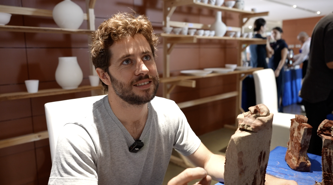 Pep Boadas, ceramic artist from Quart, Girona, Spain, being interviewed by CGTN. /CGTN