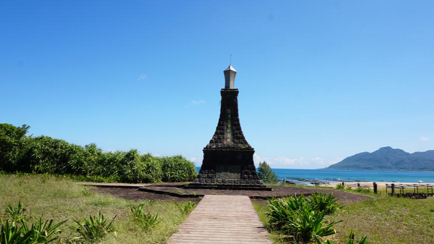 A view of a monument commemorating the fight against Japanese aggresssion on the Yanliao shore of Taiwan, China. /Xinhua