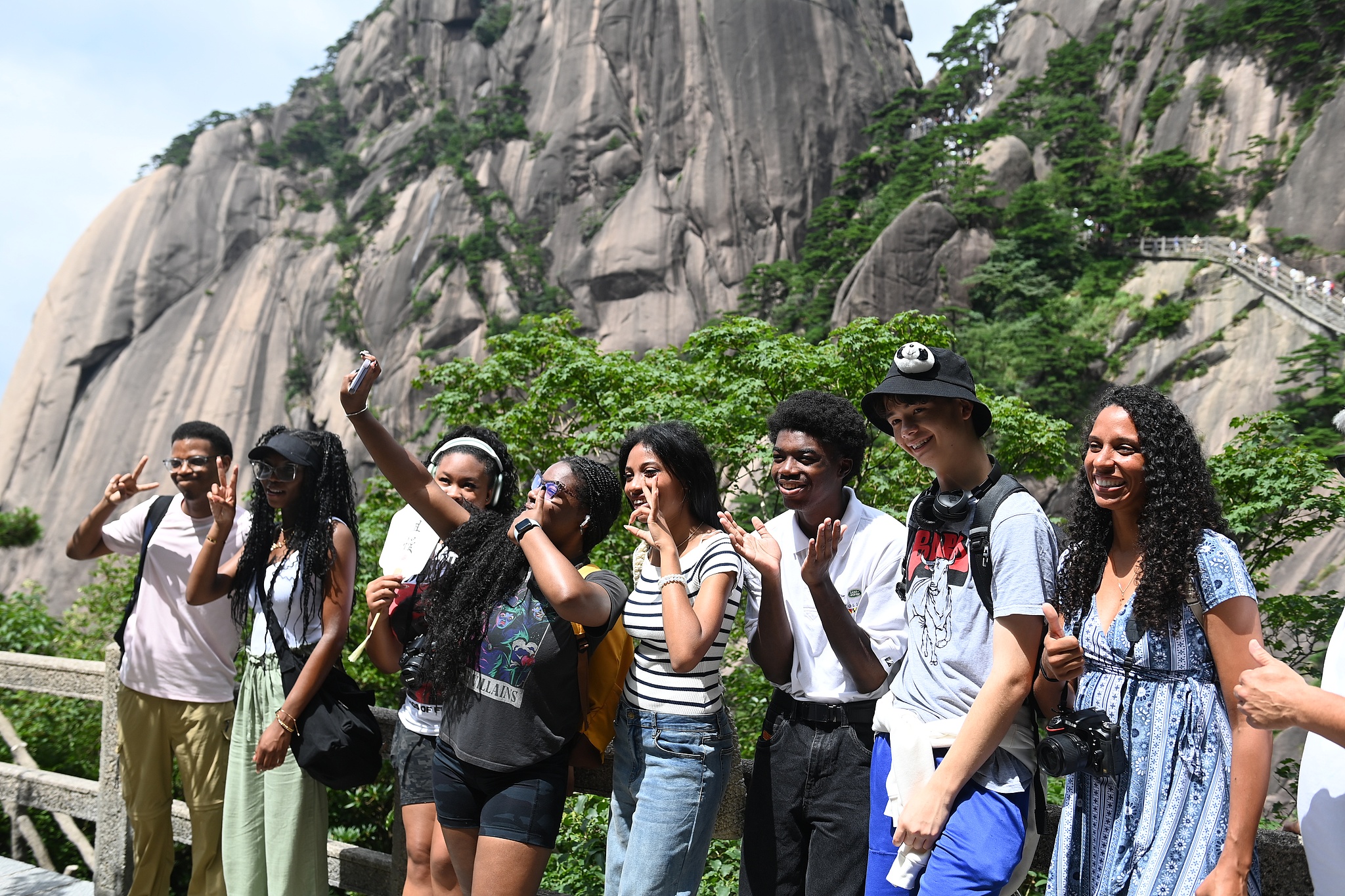 High school students from the US state of Maryland take photos on Mount Huangshan in Anhui Province, China, July 31, 2024. /CFP