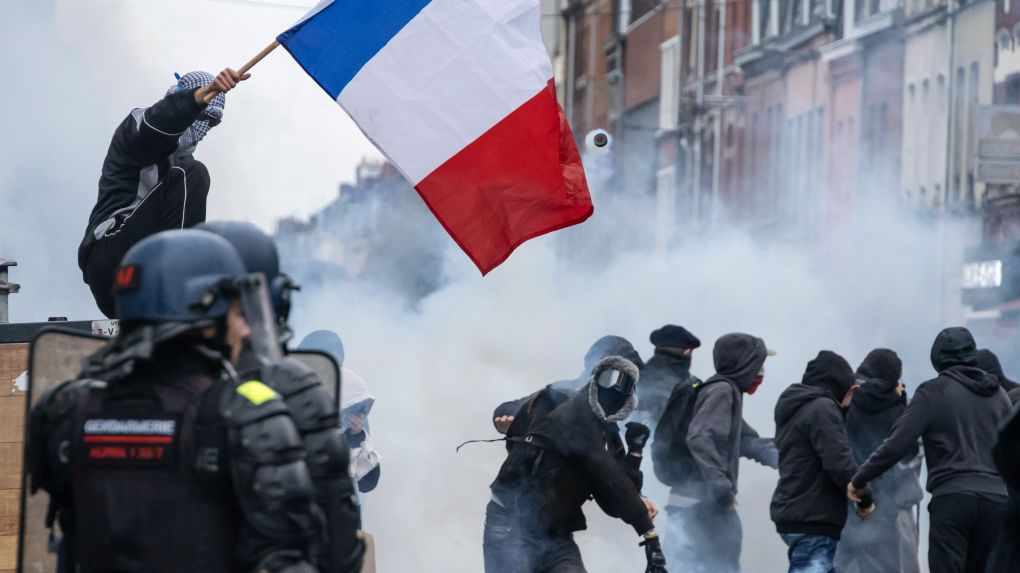 Protesters are seen in Lille, France, October 24, 2026. /Xinhua
