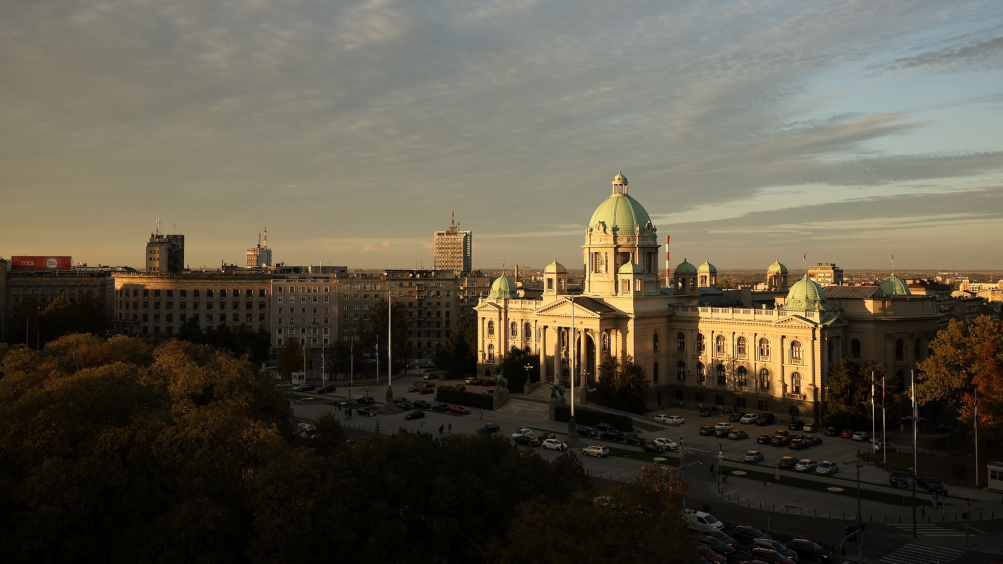 Serbia begins voting in snap parliamentary elections