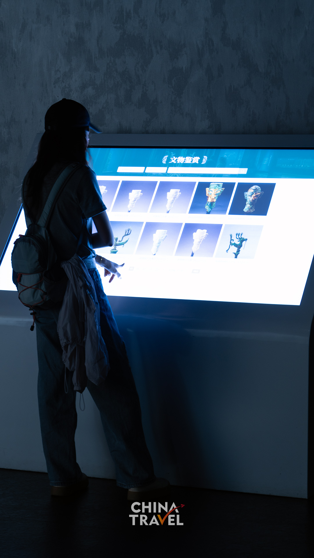 Interactive screens and immersive projections give visitors different ways to engage with the world of ancient Shu. /CGTN