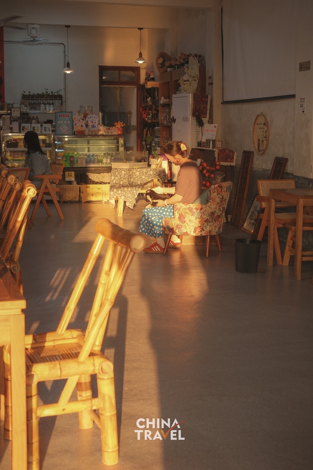 Warm sunlight shimmers on the river and falls across a quiet interior, revealing autumn in the changing light. /CGTN