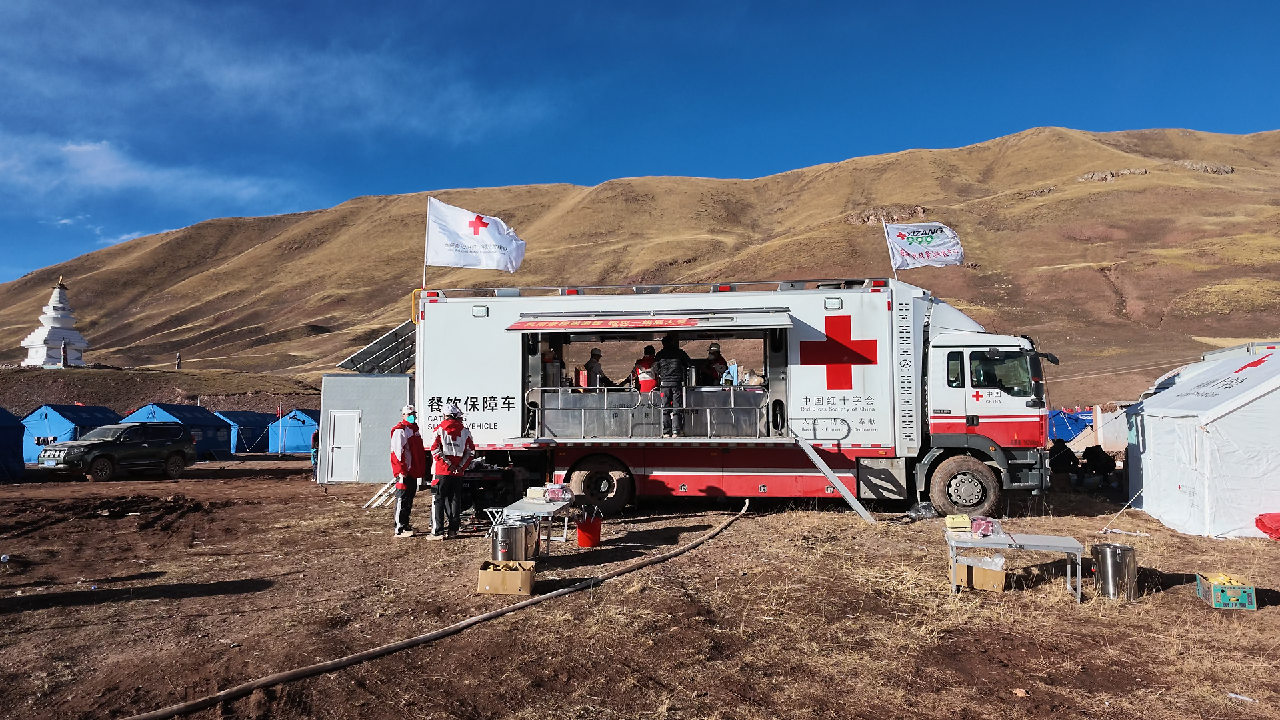 Mobile canteens, water purification stations sent to quake-hit Xizang
