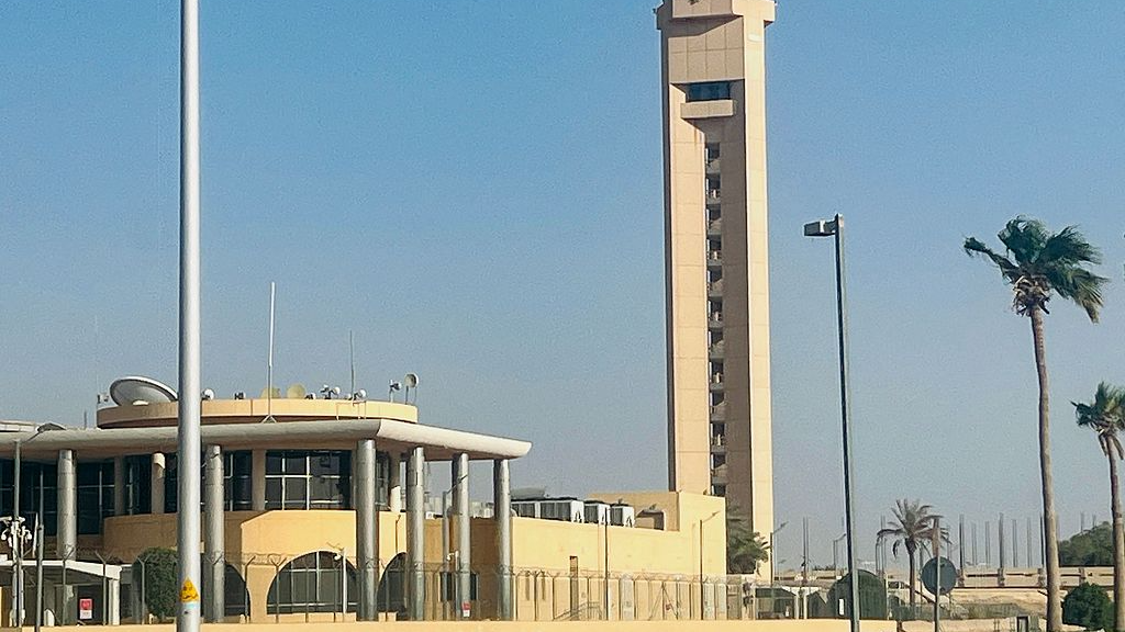 Riyadh airport reopens as Houthis, coalition exchange attacks