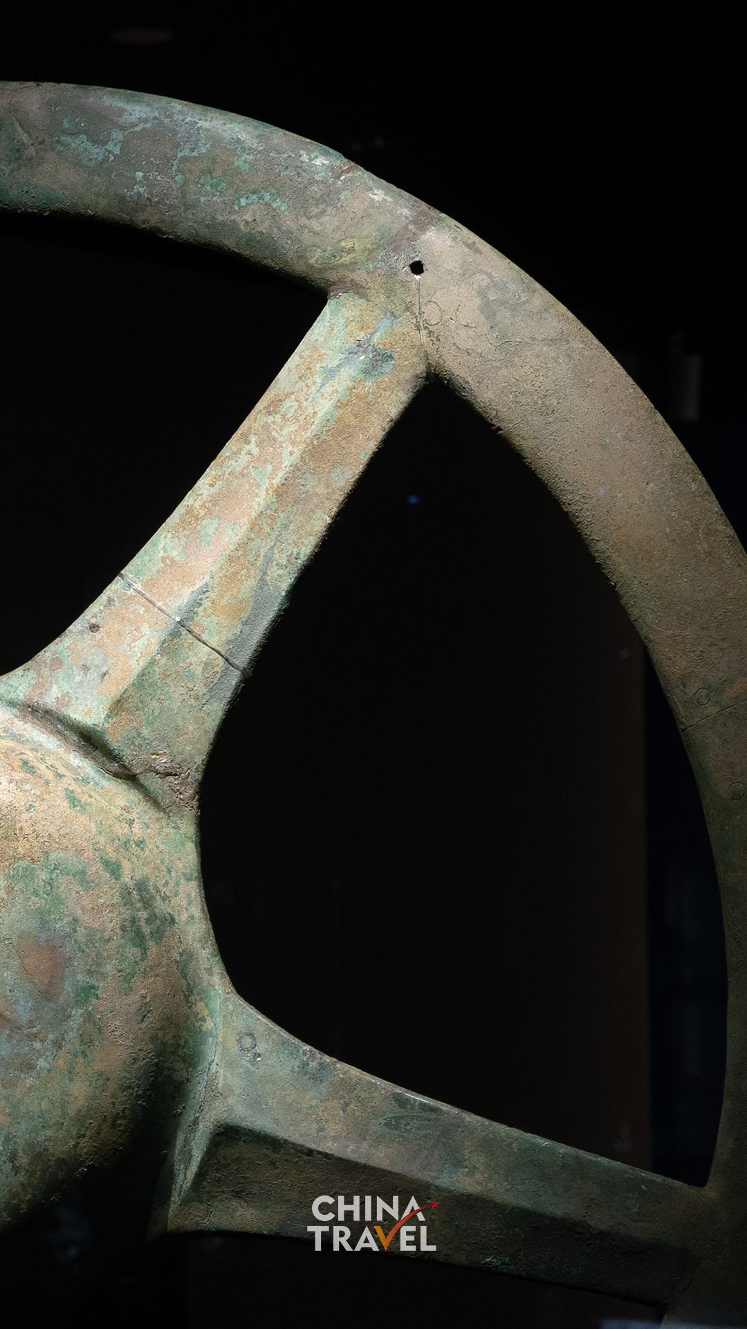 Details of the spokes and outer rim draw attention to the structure behind the artifact's striking silhouette. /CGTN