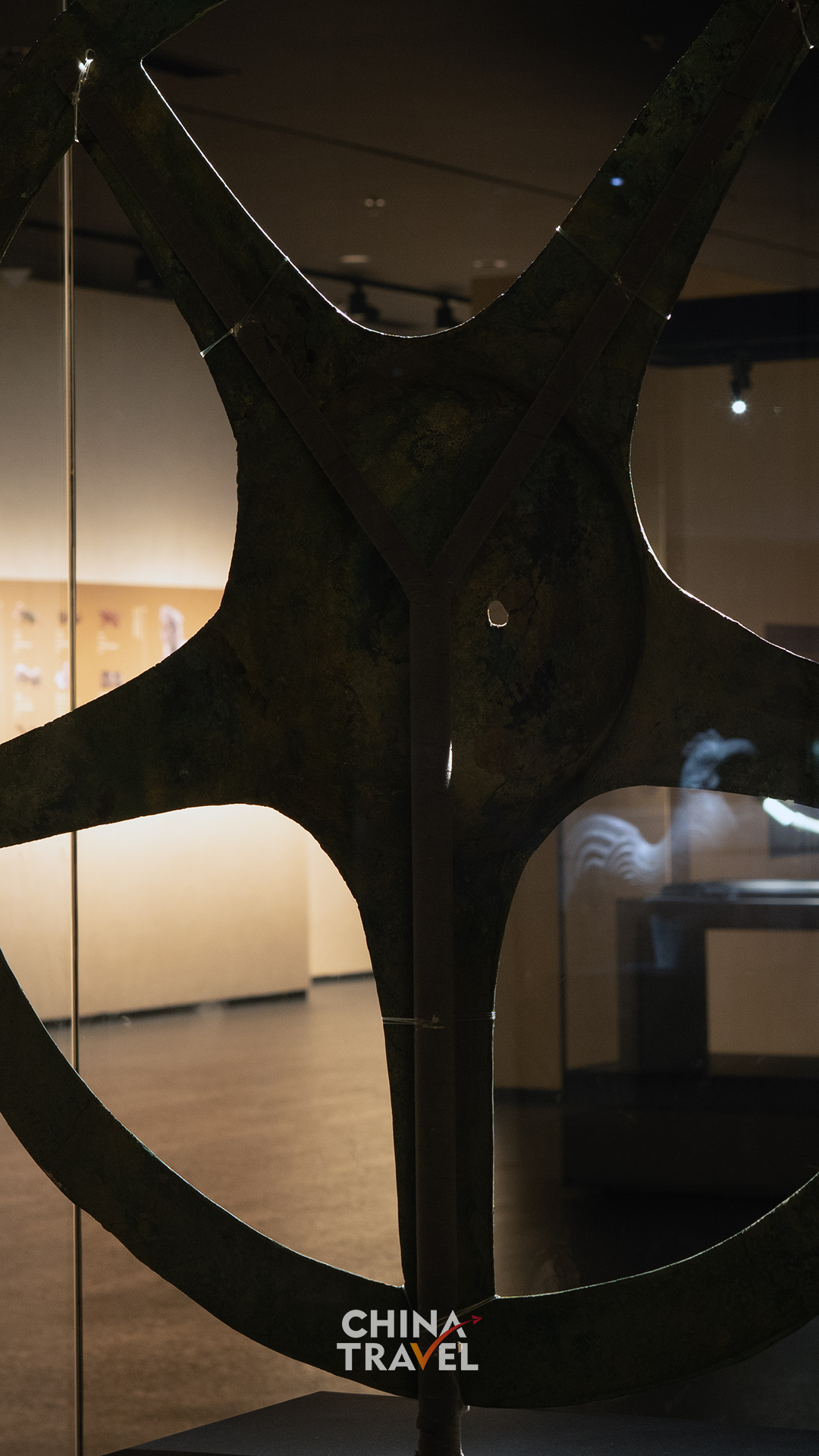 Details of the spokes and outer rim draw attention to the structure behind the artifact's striking silhouette. /CGTN