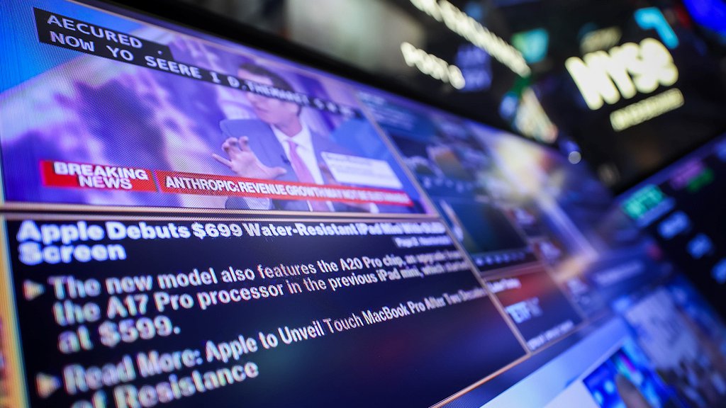 A television station broadcasts Anthropic IPO news on the floor of the New York Stock Exchange in New York, US, October 26, 2026. /VCG